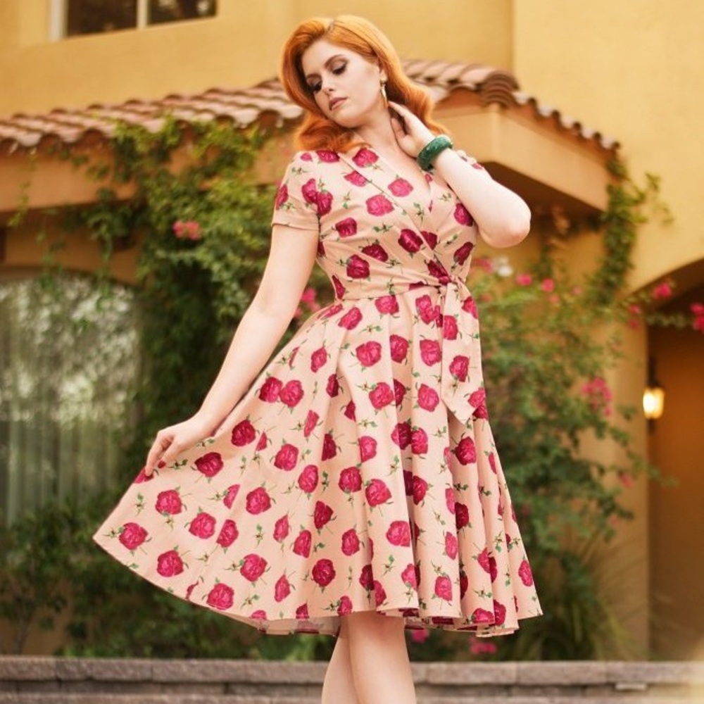 VINTAGE DIVA ROSE DRESS Size M cream red pink